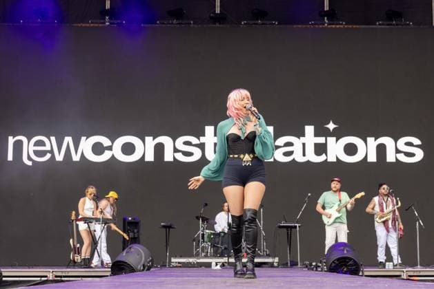 August 2, 2026, Chicago, Illinois, USA: HARLEE CASE, JOSH SMITH and KYLE FAROOK of New Constellations during the Lollapalooza Music Festival at Grant Park in Chicago, Illinois Chicago USA  - ZUMAs135 20260802_zap_s135_126 Copyright: xDanielxDeSloverx