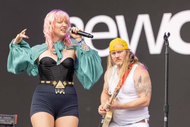 August 2, 2026, Chicago, Illinois, USA: HARLEE CASE of New Constellations during the Lollapalooza Music Festival at Grant Park in Chicago, Illinois Chicago USA  - ZUMAs135 20260802_zap_s135_135 Copyright: xDanielxDeSloverx