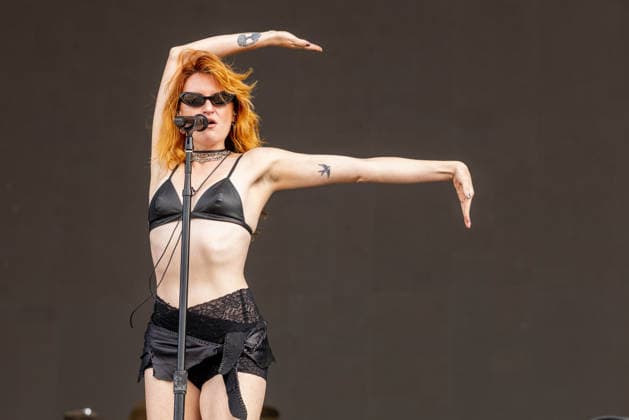 August 2, 2026, Chicago, Illinois, USA: KATIE GAVIN of Muna during the Lollapalooza Music Festival at Grant Park in Chicago, Illinois Chicago USA  - ZUMAs135 20260802_zap_s135_161 Copyright: xDanielxDeSloverx
