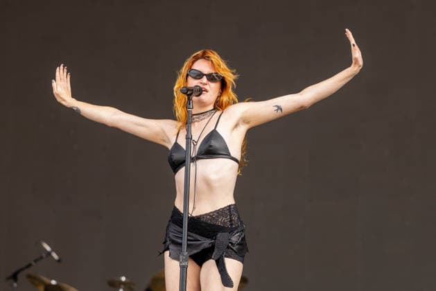 August 2, 2026, Chicago, Illinois, USA: KATIE GAVIN of Muna during the Lollapalooza Music Festival at Grant Park in Chicago, Illinois Chicago USA  - ZUMAs135 20260802_zap_s135_162 Copyright: xDanielxDeSloverx