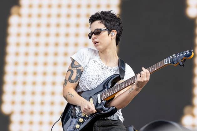 August 2, 2026, Chicago, Illinois, USA: JOSETTE MASKIN of Muna during the Lollapalooza Music Festival at Grant Park in Chicago, Illinois Chicago USA  - ZUMAs135 20260802_zap_s135_172 Copyright: xDanielxDeSloverx