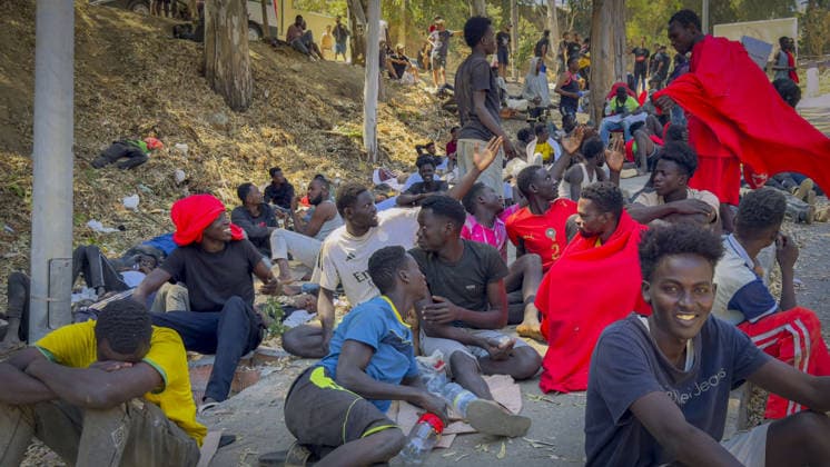 Migrant crisis in Cueta An unprecedented border crisis has hit the Spanish North African enclave of Ceuta, where an estimated 60,000 migrants crossed from Morocco. Pictured. African migrants resting on the street. 02.08.2026  Copyright: xIanxWhittakerx NINTCHDBPICT001099189156