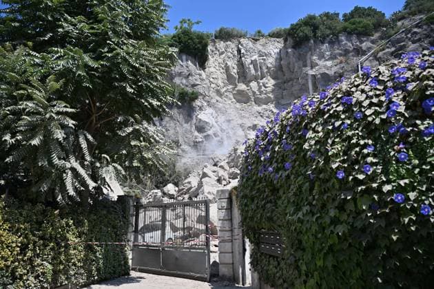 Foto IPP Felice De Martino Pozzuoli - Napoli 01 08 2026 Scossa di Terremoto Pozzuoli il Sisma di magnitudo 4.7 ai Campi flegrei: feriti, danni e circa 300 le persone che hanno dovuto abbandonare le proprie case nella foto una parte del costone franato Italy Photo Press World Copyright *** IPP Photo by Felice De Martino, Pozzuoli, Naples, August 1, 2026: Earthquake in Pozzuoli—a 4.7-magnitude quake in the Phlegraean Fields—resulting in injuries, damage, and about 300 people forced to evacuate their homes; the photo shows part of the collapsed ridge. Italy Photo Press World Copyright 