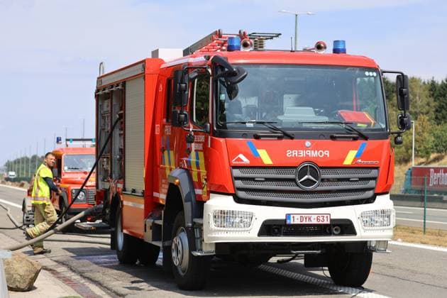Firefighters pictured at the scene of a brush fire along the E25 highway in Bastogne, on Monday 03 August 2026. A major brush fire broke out Monday morning in the municipality of Bastogne, near the Withimont highway rest area.  JULIENxWARNAND 182682038