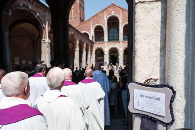 IPA87213528 - Milan: Don Mazzi™s Funeral at the Basilica of Sant™Ambrogio  Copyright: xFrancescoxEnriquezx xPoolxEnriquezxPiaggesix 87213528
