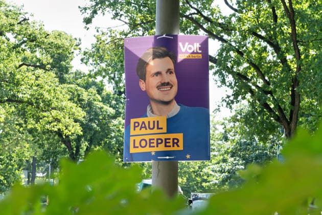 Berlin,03.08.2026,Wahlplakat der Partei Volt Paul Loeper zur Wahl zum 20.Abgeordnetenhaus von Berlin sowie zu den Bezirksverordnetenversammlungen am 20.09.2026. *** Berlin, August 3, 2026—Election poster for Paul Loeper of the Volt Party for the election to the 20th Berlin House of Representatives and the district councils on September 20, 2026