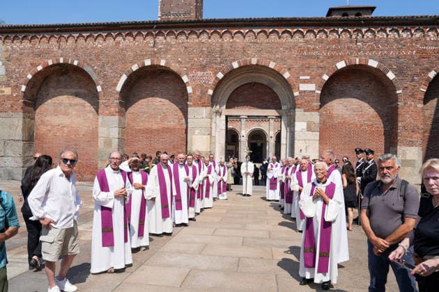 IPA87214045 - Milan: Don Mazzi™s Funeral at the Basilica of Sant™Ambrogio  Copyright: xDuilioxPiaggesix xPoolxEnriquezxPiaggesix 87214045