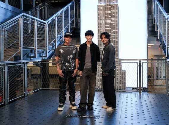 RECORD DATE NOT STATED SB19 Marked Their Historic Lollapalooza Performance With an Empire State Building Visit (NEW) SB19 Marked Their Historic Lollapalooza Performance With an Empire State Building Visit. August 3, 2026, New York, USA. SB19 visited the Empire State Building following their historic performance at Lollapalooza, where they became the first Filipino act to perform at the iconic music festival. The global P-pop group toured the landmark and posed for photos on the Grand Staircase and the 86th Floor Observation Deck during their visit to New York City. Mandatory Credit: Jeff Rivera Thenews2(Foto: Jeff Rivera Thenews2 imago images) SB19 Marked Their Historic Lollapalooza Performance With an Empire State Building Visit  Copyright: xJeffxRiverax