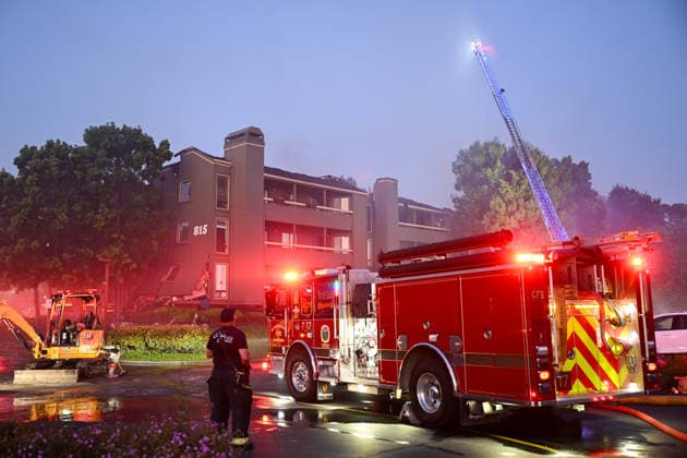 Massive apartment fire in Foster City of California continues FOSTER CITY, CA, UNITED STATES - AUGUST 3: Crews battle with flames as massive apartment fire continues on Monday in Foster City, California, United States on August 3, 2026. Tayfun Coskun Anadolu California United States. Editorial use only. Please get in touch for any other usage.  Copyright: x2026xAnadoluxTayfunxCoskunx