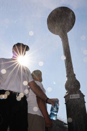 Krakow Misting Station People cool down at public misting station installed during the heatwave at Main Square in Krakow, Poland on August 3, 2026. Krakow Poland  Copyright: xJakubxPorzyckix originalFilename: porzycki-krakowmi260803_npulM.jpg