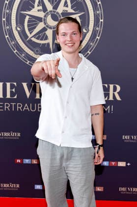 Sänger Gabriel Kelly steht bei der Kino-Premiere der 4. Staffel der RTL-Show Die Verräter auf dem roten Teppich im Cinenova in Ehrenfeld. Köln, 03.08.2026 NRW Deutschland *** Singer Gabriel Kelly walks the red carpet at the movie premiere of Season 4 of the RTL show *Die Verräter* at Cinenova in Ehrenfeld, Cologne, August 3, 2026, North Rhine-Westphalia, Germany Copyright: xChristophxHardtx