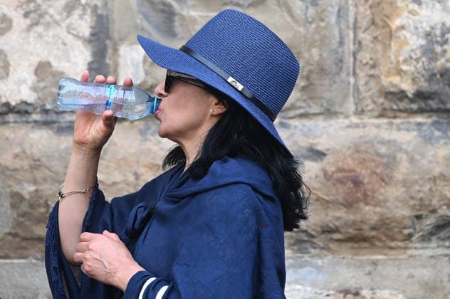 August 3, 2026, Florence, Italia, Italy: Florence, a city with a red dot, tourists face the heat Florence 03 08 2026 Florence Italy  - ZUMAa289 20260803_zia_a289_101 Copyright: xAleandroxBiagiantix xAgfx