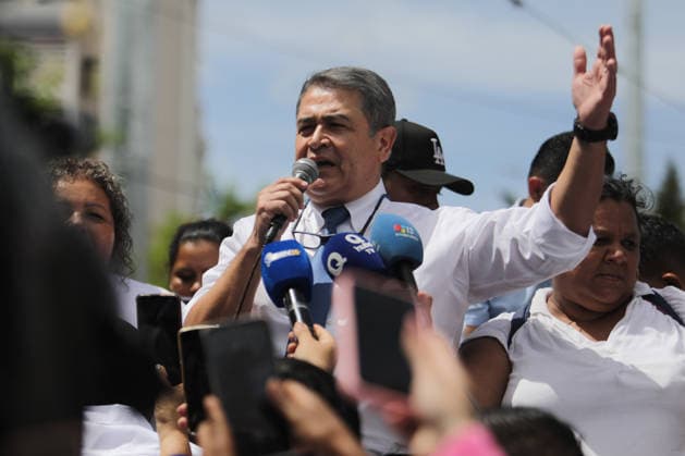Former Honduran President Hernandez appears before Supreme Court over corruption allegations TEGUCIGALPA, HONDURAS - AUGUST 3: Former Honduran President Juan Orlando Hernandez delivers a speech as he arrives at the Supreme Court of Justice to attend his initial hearing regarding alleged corruption cases during his presidency in Tegucigalpa, Honduras on August 3, 2026. Emilio Flores Anadolu Tegucigalpa Honduras. Editorial use only. Please get in touch for any other usage.  Copyright: x2026xAnadoluxEmilioxFloresx