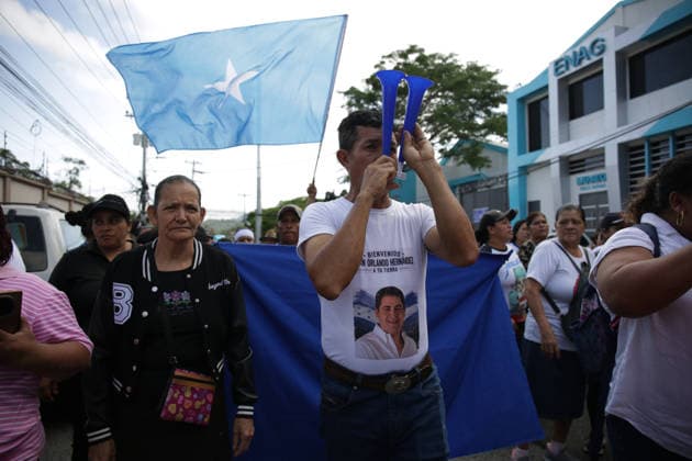Former Honduran President Hernandez appears before Supreme Court over corruption allegations TEGUCIGALPA, HONDURAS - AUGUST 3: People gather as former Honduran President Juan Orlando Hernandez arrives at the Supreme Court of Justice to attend his initial hearing regarding alleged corruption cases during his presidency in Tegucigalpa, Honduras on August 3, 2026. Emilio Flores Anadolu Tegucigalpa Honduras. Editorial use only. Please get in touch for any other usage.  Copyright: x2026xAnadoluxEmilioxFloresx