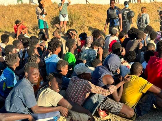 An NGO in Ceuta has distributed more than 12,000 meals to migrants since the mass influx; the Red Cross and the organization Sur Sur are distributing basic food supplies, as of August 3, 2026, in Ceuta, Spain. The Ceuta-based NGO Luna Blanca has distributed more than 12,000 meals in recent days to migrants who entered the city during the mass influx from Morocco. On Sunday alone, the organization’s staff and volunteers distributed food to more than 4,500 people, according to information provided by the NGO to Europa Press on Monday, August 3, 2026. MIGRANTS NGO VOLUNTEERS LUNA BLANCA FOOD PALLETS DONATIONS Ivá Ceuta Ceuta, Spain  Copyright: xIvanxZambranox xEuropaxPressx 7700800