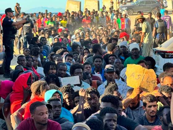 An NGO in Ceuta has distributed more than 12,000 meals to migrants since the mass influx; the Red Cross and the organization Sur Sur are distributing basic food supplies, as of August 3, 2026, in Ceuta, Spain. The Ceuta-based NGO Luna Blanca has distributed more than 12,000 meals in recent days to migrants who entered the city during the mass influx from Morocco. On Sunday alone, the organization’s staff and volunteers distributed food to more than 4,500 people, according to information provided by the NGO to Europa Press on Monday, August 3, 2026. MIGRANTS NGO VOLUNTEERS LUNA BLANCA FOOD PALLETS DONATIONS Ivá Ceuta Ceuta, Spain  Copyright: xIvanxZambranox xEuropaxPressx 7700793