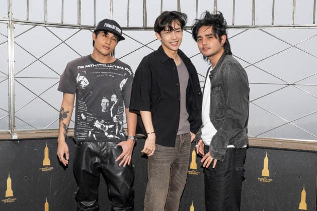 August 3, 2026, New York, New York, USA: FELIP JHON SUSON, JUSTIN DE DIOS and JOHN PAULO of SB19 visit the Empire State Building to celebrate their historic Lollapalooza performance as the festival s first Filipino act. 3 August 2026 New York USA  - ZUMAa265 20260803_zep_a265_017 Copyright: xEricxAcquayex
