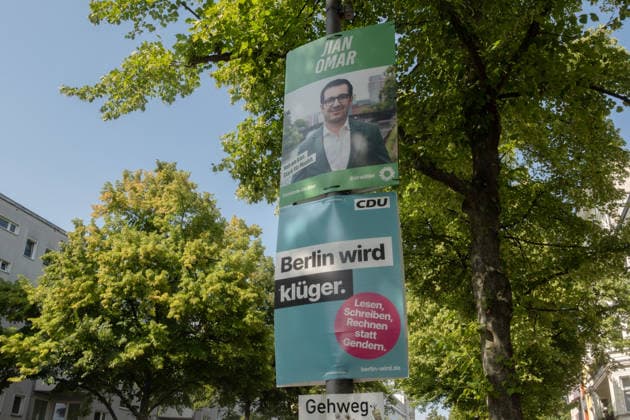 Berlin, Wahl, AGH, BVV, Plakate Berlin, Wahl, zum Abgeordnetenhaus und den Bezirksverordnetenversammlungen, AGH, BVV, Plakate, Bündnis 90 Die Grünen, CDU Berlin Berlin GER *** Berlin, Election, AGH, BVV, Posters Berlin, Election, for the House of Representatives and the District Councils, AGH, BVV, Posters, Alliance 90 The Greens, CDU Berlin Berlin GER