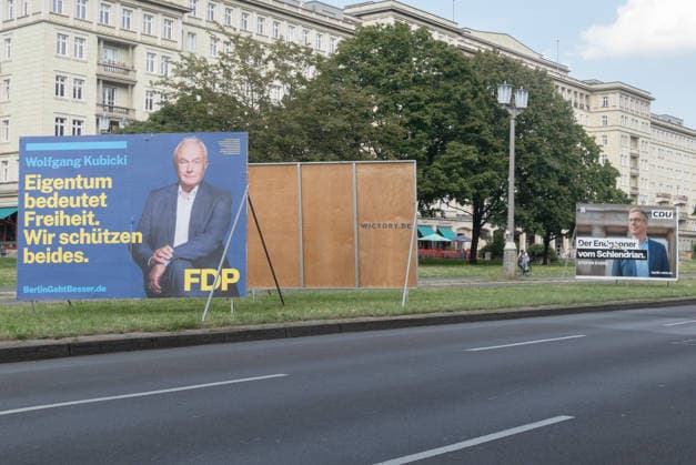Berlin, Wahl, AGH, BVV, Plakate Berlin, Wahl, zum Abgeordnetenhaus und den Bezirksverordnetenversammlungen, AGH, BVV, Plakate, FDP, CDU Berlin Berlin GER *** Berlin, Election, AGH, BVV, Posters Berlin, Election, for the House of Representatives and the District Councils, AGH, BVV, Posters, FDP, CDU Berlin Berlin GER