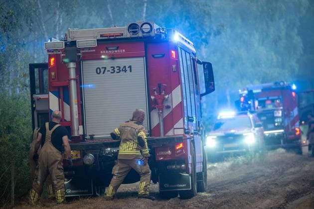 Waldbrand im Naturschutzgebiet Bos bei Venlo ** NUR FÜR REDAKTIONELLE ZWECKE ** EDITORIAL USE ONLY **<p>Niederländische Feuerwehren bekämpfen am Montag,03.August.2026, einen Waldbrand im Naturschutzgebiet Bos bei Venlo. Deutschland NRW Venlo Copyright: KaixKitschenberg *** Forest Fire in the Bos Nature Reserve near Venlo ** FOR EDITORIAL USE ONLY ** EDITORIAL USE ONLY ** p Dutch fire departments are battling a forest fire on Monday, August 3, 2026, in the Bos Nature Reserve near Venlo, Germany, North Rhine-Westphalia, Venlo. Copyright KaixKitschenberg Copyright: KaixKitschenberg doc8704wmk7vc318ug84jli ,EDITORIAL USE ONLY