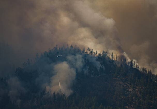 August 3, 2026, West Kelowna, Bc, CANADA: A helicopter is used to drop water on the Quilpituk Creek wildfire burning on the west side of Okanagan Lake near Fintry, B.C., Monday, Aug. 3, 2026. West Kelowna CANADA  - ZUMAc35_ 20260803_zaf_c35_028 Copyright: xDarrylxDyckx
