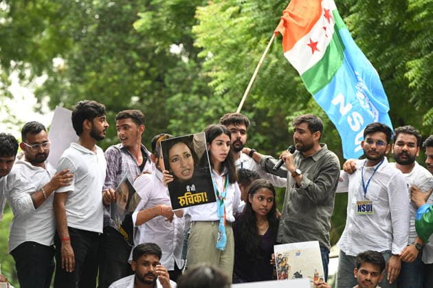 NEW DELHI, INDIA - AUGUST 3: NSUI members hold placards and shout slogans against the Delhi Police and central authorities during protest march from the Indian Youth Congress office towards Jantar Mantar condemning police action against student demonstrators during the recent July 20 Parliament march on August 3, 2026 in New Delhi, India. The student wing of the Congress party demanded a thorough judicial probe into the alleged police crackdown, lathi-charge, and use of teargas and pellet guns against student protesters during the July 20 Parliament march. The demonstrators also demanded the immediate withdrawal of FIRs registered against student activists. (Photo by Ishant Chauhan Hindustan Times) NSUI Protest March Against Alleged Use Of