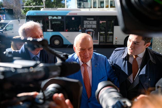 ALAN JONES COURT, Former radio broadcaster Alan Jones arrives at Downing Centre Local Court in Sydney, Tuesday, August 4, 2026. ( NO ARCHIVING SYDNEY NEW SOUTH WALES AUSTRALIA  Copyright: xGEORGExCHANx 20260804157029171446