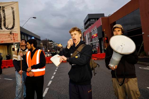 One Nation Campaign Launch Protest in Melbourne, Australia – 03 Aug 2026 A protester speaks through a megaphone during a rally. Protesters gathered to demonstrate against the launch of One Nation’s Victorian state election campaign by party leader Pauline Hanson. The demonstration was organised in opposition to the party’s policies and political views as One Nation prepares to contest the upcoming Victorian state election. Melbourne Australia Copyright: xYexMyoxKhantx xSOPAxImagesx Ye-Myo-Khant-1440811