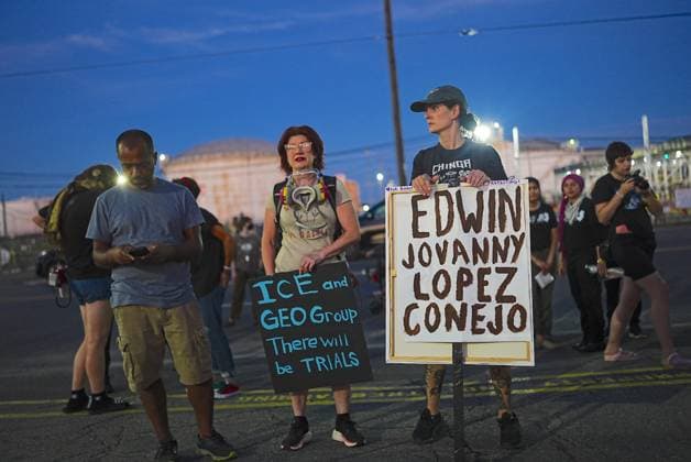 Protest and a vigil outside Delaney Hall after a detainee died in ICE custody in Newark, NJ NEW YORK, UNITED STATES- AUGUST 3: Pro-immigrant activists gather outside Delaney Hall Detention Facility of ICE and set a vigil on Monday, August 3, 2026, after a detainee, Edwin Lopez-Cornejo, 41, died in ICE custody in Newark, New Jersey, U.S. Selcuk Acar Anadolu New York United States. Editorial use only. Please get in touch for any other usage.  Copyright: x2026xAnadoluxSelcukxAcarx