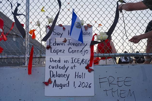 Protest and a vigil outside Delaney Hall after a detainee died in ICE custody in Newark, NJ NEW YORK, UNITED STATES- AUGUST 3: Pro-immigrant activists gather outside Delaney Hall Detention Facility of ICE and set a vigil on Monday, August 3, 2026, after a detainee, Edwin Lopez-Cornejo, 41, died in ICE custody in Newark, New Jersey, U.S. Selcuk Acar Anadolu New York United States. Editorial use only. Please get in touch for any other usage.  Copyright: x2026xAnadoluxSelcukxAcarx