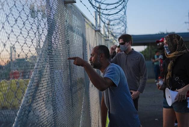 Protest and a vigil outside Delaney Hall after a detainee died in ICE custody in Newark, NJ NEW YORK, UNITED STATES- AUGUST 3: Pro-immigrant activists gather outside Delaney Hall Detention Facility of ICE and set a vigil on Monday, August 3, 2026, after a detainee, Edwin Lopez-Cornejo, 41, died in ICE custody in Newark, New Jersey, U.S. Selcuk Acar Anadolu New York United States. Editorial use only. Please get in touch for any other usage.  Copyright: x2026xAnadoluxSelcukxAcarx
