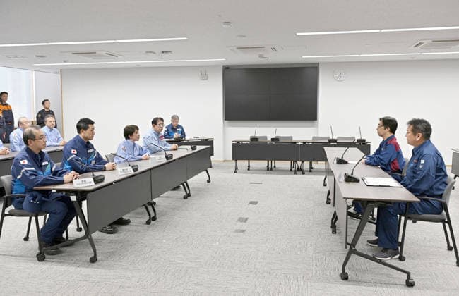 Japan PM Takaichi visits quake-hit Kumamoto Japanese Prime Minister Sanae Takaichi (3rd from L) holds talks with Kumamoto Gov. Takashi Kimura (2nd from R) at the Kumamoto prefectural government office on Aug. 3, 2026, during her visit to the southwestern Japan prefecture struck by a powerful earthquake on July 28. (Pool photo)  A14AA0005625013P