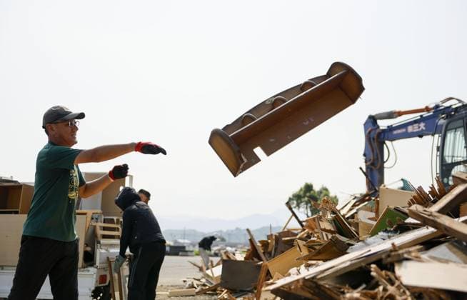Aftermath of strong earthquake in Kumamoto Disaster waste is brought to a temporary storage site in Hikawa, Kumamoto Prefecture, on Aug. 4, 2026, following a powerful earthquake that struck the southwestern Japan prefecture on July 28.  A14AA0005625030P