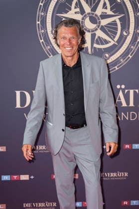 Urs Meier bei der Premiere der 4. Staffel der RTL Reality-Spielshow Die Verräter - Vertraue Niemandem! im Cinenova. Köln, 03.08.2026 *** Urs Meier at the premiere of Season 4 of the RTL reality game show *Die Verräter: Vertraue Niemandem* at Cinenova in Cologne, August 3, 2026 Foto:xT.xNgox xFuturexImagex verraeter_6839