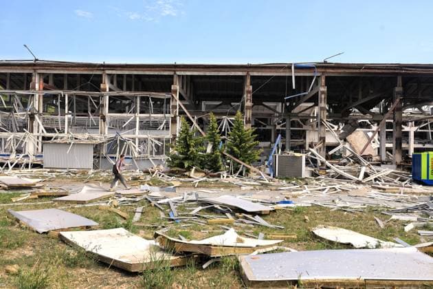 A transport facility is damaged by a Russian strike in Odesa region, Ukraine, August 3, 2026. At least 13 civilians were injured in the attack, four of whom were hospitalised. The transport facility and nearby warehouses sustained significant damage. Thirteen cars and two buses were also wrecked. (Photo by Nina Liashonok Ukrinform) Russian troops attack transport infrastructure in Odesa region  Copyright: xNinaxLiashonokx