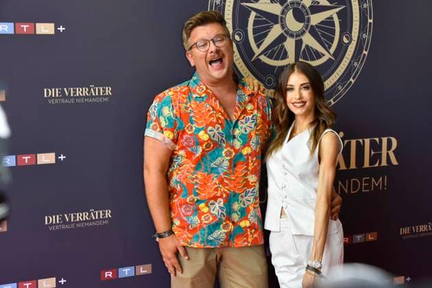 ABB VERRAETTER- Philipp Fleiter mit Catherine Cathy Hummels deutsche Moderatorin auf dem roten Teppich Teilnehmer bei den neuen folgen der RTL Sendung TV Serie Die Verraeter - Vertraue Niemandem Staffel 4 im Cinonova Kino am 03.08.2026 in Koeln Ehrenfeld NRW Deutschland *** ABB VERRAETTER Philipp Fleiter with Catherine Cathy Hummels, a German host, on the red carpet with cast members of the new episodes of the RTL TV series *Die Verraeter: Trust No One*, Season 4, at the Cinonova Cinema on August 3, 2026, in Cologne-Ehrenfeld, North Rhine-Westphalia, Germany