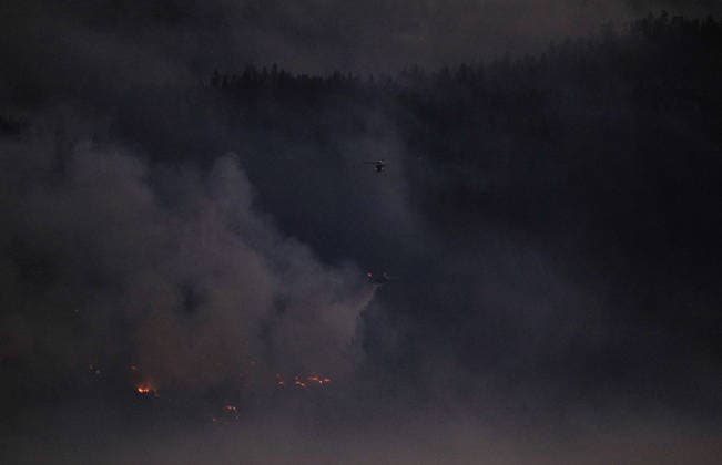August 3, 2026, West Kelowna, Bc, CANADA: A helicopter conducting night operations drops water on the Quilpituk Creek wildfire burning on the west side of Okanagan Lake near Fintry, B.C., late Monday, August 3, 2026. West Kelowna CANADA  - ZUMAc35_ 20260803_zaf_c35_109 Copyright: xDarrylxDyckx