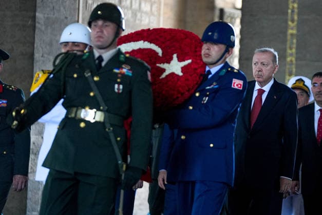 Turkish President Recep Tayyip Erdogan visits Anitkabir ANKARA, TURKIYE - AUGUST 04: Turkish President Recep Tayyip Erdogan (R) leads members of the Supreme Military Council (YAS) during a visit to Anitkabir, the mausoleum of Mustafa Kemal Ataturk in Ankara, Turkiye, on August 04, 2026. Following the laying of a crescent-and-star wreath by Turkish President Erdogan at Ataturk s mausoleum, a moment of silence was observed and the Turkish national anthem was played. Ercin Erturk Anadolu Ankara Turkey. Editorial use only. Please get in touch for any other usage.  Copyright: x2026xAnadoluxErcinxErturkx