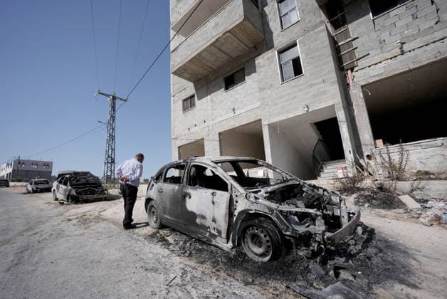 Israeli settlers set fire to three cars and damaged a power line in Nablus NABLUS, WEST BANK, PALESTINE - AUGUST 04: Palestinians inspect burnt-out cars following a raid by Israeli settlers who attacked homes, set three cars on fire, and damaged power lines between the villages of Jalud and Telfit near Nablus in West Bank, Palestine on August 04, 2026. Issam Rimawi Anadolu Nablus West Bank. Editorial use only. Please get in touch for any other usage.  Copyright: x2026xAnadoluxIssamxRimawix