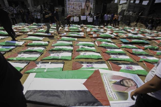 RECORD DATE NOT STATED Palestinians Hold Mass Funeral for 112 Members of One Family Killed During Gaza War (INT) Palestinians Hold Mass Funeral for 112 Members of One Family Killed During Gaza War AUGUST 4, 2026, Gaza, Palestine: Palestinians hold a funeral procession for the remains of 112 members of the Abu Naser family, who were killed in an Israeli attack during the war that began on October 7, 2023. The victims bodies were recovered after remaining beneath the rubble for months. According to local officials, the procession was the largest funeral held in the Palestinian territories since the start of the conflict. Credit: Hashem Zimmo TheNews2(Foto: Hashem Zimmo Thenews2 imago images) Palestinians Hold Mass Funeral for 112 Members of One Family Killed Durin  Copyright: xHashemxZimmox