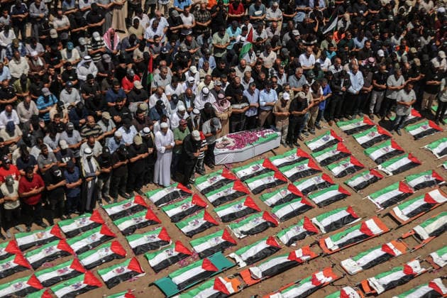 Palestinians mourn 112 people retrieved from rubble in Gaza GAZA CITY, PALESTINE - AUGUST 04: An aerial view of Palestinians performing funeral prayers during a mass funeral ceremony in Gaza City, Palestine, on August 4, 2026. The bodies of 112 Palestinians, who were killed in Israeli attacks targeting the area where the Hasayine and Abu Sharia families lived in the Sabra neighborhood of Gaza City in November 2023 and were recovered from under the rubble nearly three years later, are laid to rest during the ceremony. Ali Jadallah Anadolu Gaza Palestine. Editorial use only. Please get in touch for any other usage.  Copyright: x2026xAnadoluxAlixJadallahx