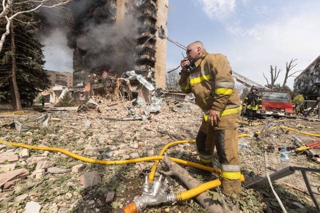 Russian airstrike hits Kramatorsk KRAMATORSK, UKRAINE - AUGUST 04: Firefighters operate at a burning building following a Russian airstrike in Kramatorsk, Ukraine, on August 04, 2026. Francisco Richart Anadolu Kramatorsk Ukraine. Editorial use only. Please get in touch for any other usage.  Copyright: x2026xAnadoluxFranciscoxRichartx