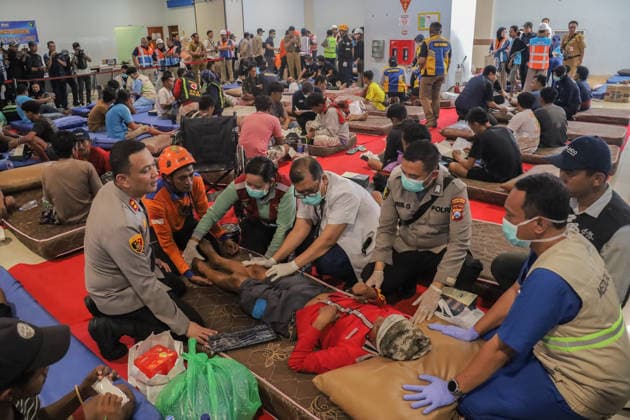 Survivors evacuated from burning ferry in Indonesia SURABAYA, INDONESIA - AUGUST 4: Survivors of the KM Mutiara Sentosa II ship fire arrive at Tanjung Perak Port following their evacuation in Surabaya, East Java, Indonesia, on August 4, 2026. Five people were killed in the fire aboard the vessel, which had 238 people on board, in waters near Madura Island. Suryanto Suryanto Anadolu Surabaya Indonesia. Editorial use only. Please get in touch for any other usage.  Copyright: x2026xAnadoluxSuryantoxSuryantox