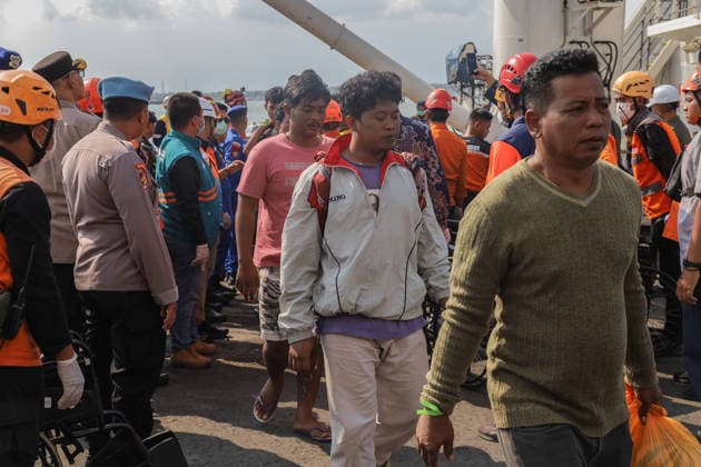 Survivors evacuated from burning ferry in Indonesia SURABAYA, INDONESIA - AUGUST 4: Survivors of the KM Mutiara Sentosa II ship fire arrive at Tanjung Perak Port following their evacuation in Surabaya, East Java, Indonesia, on August 4, 2026. Five people were killed in the fire aboard the vessel, which had 238 people on board, in waters near Madura Island. Suryanto Suryanto Anadolu Surabaya Indonesia. Editorial use only. Please get in touch for any other usage.  Copyright: x2026xAnadoluxSuryantoxSuryantox