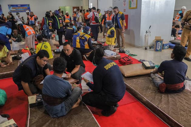 Survivors evacuated from burning ferry in Indonesia SURABAYA, INDONESIA - AUGUST 4: Survivors of the KM Mutiara Sentosa II ship fire arrive at Tanjung Perak Port following their evacuation in Surabaya, East Java, Indonesia, on August 4, 2026. Five people were killed in the fire aboard the vessel, which had 238 people on board, in waters near Madura Island. Suryanto Suryanto Anadolu Surabaya Indonesia. Editorial use only. Please get in touch for any other usage.  Copyright: x2026xAnadoluxSuryantoxSuryantox