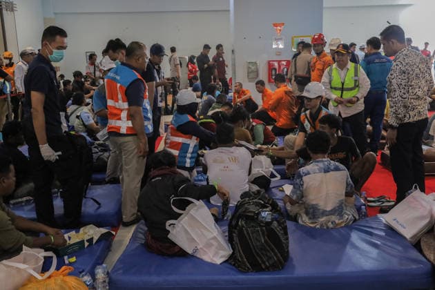 Survivors evacuated from burning ferry in Indonesia SURABAYA, INDONESIA - AUGUST 4: Survivors of the KM Mutiara Sentosa II ship fire arrive at Tanjung Perak Port following their evacuation in Surabaya, East Java, Indonesia, on August 4, 2026. Five people were killed in the fire aboard the vessel, which had 238 people on board, in waters near Madura Island. Suryanto Suryanto Anadolu Surabaya Indonesia. Editorial use only. Please get in touch for any other usage.  Copyright: x2026xAnadoluxSuryantoxSuryantox