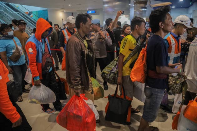 Survivors evacuated from burning ferry in Indonesia SURABAYA, INDONESIA - AUGUST 4: Survivors of the KM Mutiara Sentosa II ship fire arrive at Tanjung Perak Port following their evacuation in Surabaya, East Java, Indonesia, on August 4, 2026. Five people were killed in the fire aboard the vessel, which had 238 people on board, in waters near Madura Island. Suryanto Suryanto Anadolu Surabaya Indonesia. Editorial use only. Please get in touch for any other usage.  Copyright: x2026xAnadoluxSuryantoxSuryantox