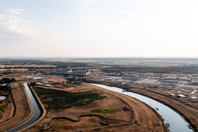 (260803) -- BUDAPEST, Aug. 3, 2026 -- An aerial drone photo taken on Aug. 2, 2026 shows a view of the Paks nuclear power plant near Dunaszentbenedek, Hungary. Hungary is entering its most critical 5 days as dropping water levels on the Danube River threaten the complete shutdown of the Paks nuclear power plant amid an extreme heatwave, Hungary s Prime Minister Peter Magyar said on Sunday, warning that the plant could be shut down for more than a month. (Photo by Xinhua) HUNGARY-NUCLEAR POWER PLANT-POSSIBLE SHUTDOWN DavidxBalogh 