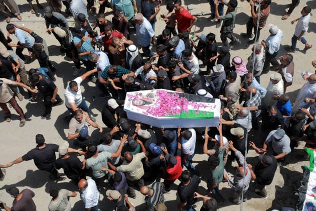 Palestinians Hold Mass Funeral For 112 Family Members In Gaza - Palestine A photograph shows the flag-covered remains of members of the Abu Sharia and al-Hasayna families, recently recovered from the rubble of residential buildings in the al-Sabra neighbourhood which were struck by Israeli bombardments in November 2023, during a mass funeral in Gaza City on August 4, 2026. An October ceasefire remains in place between Israel and Hamas, but it has not halted the violence in Gaza. Photo by Photo by Rizek ELdremle ABACAPRESS.COM Gaza City Palestine  Copyright: xEldremlexRizek ABACAx