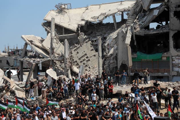 Palestinians Hold Mass Funeral For 112 Family Members In Gaza - Palestine A photograph shows the flag-covered remains of members of the Abu Sharia and al-Hasayna families, recently recovered from the rubble of residential buildings in the al-Sabra neighbourhood which were struck by Israeli bombardments in November 2023, during a mass funeral in Gaza City on August 4, 2026. An October ceasefire remains in place between Israel and Hamas, but it has not halted the violence in Gaza. Photo by Photo by Rizek ELdremle ABACAPRESS.COM Gaza City Palestine  Copyright: xEldremlexRizek ABACAx